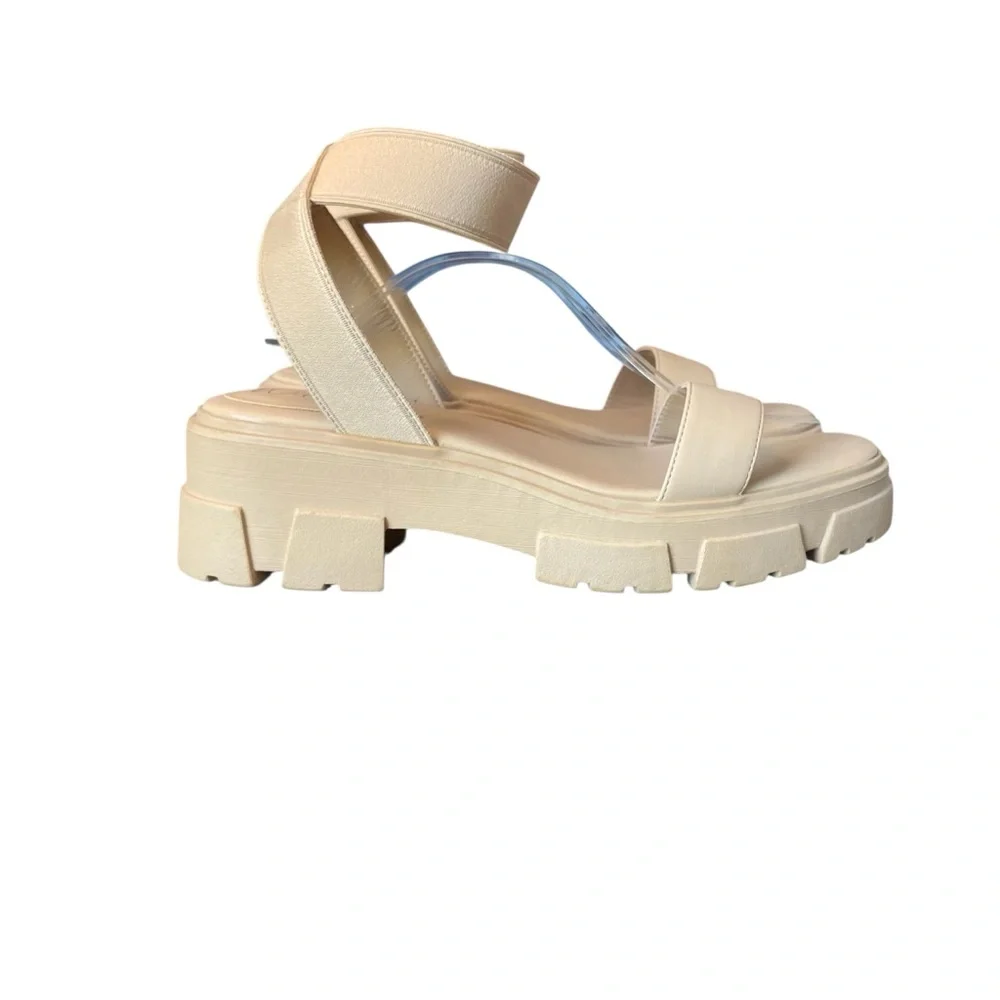 Wild‎ Pair Women's Beige Chunky Sandals NIB